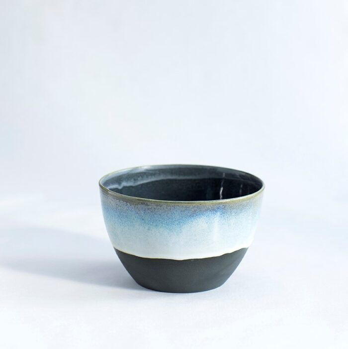 skål mellem høj sort blå i håndlavet keramik Lena Pedersen København porcelæn