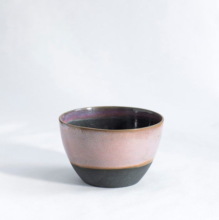 skål mellem høj i lyserød og sort håndlavet keramik Lena Pedersen København porcelæn